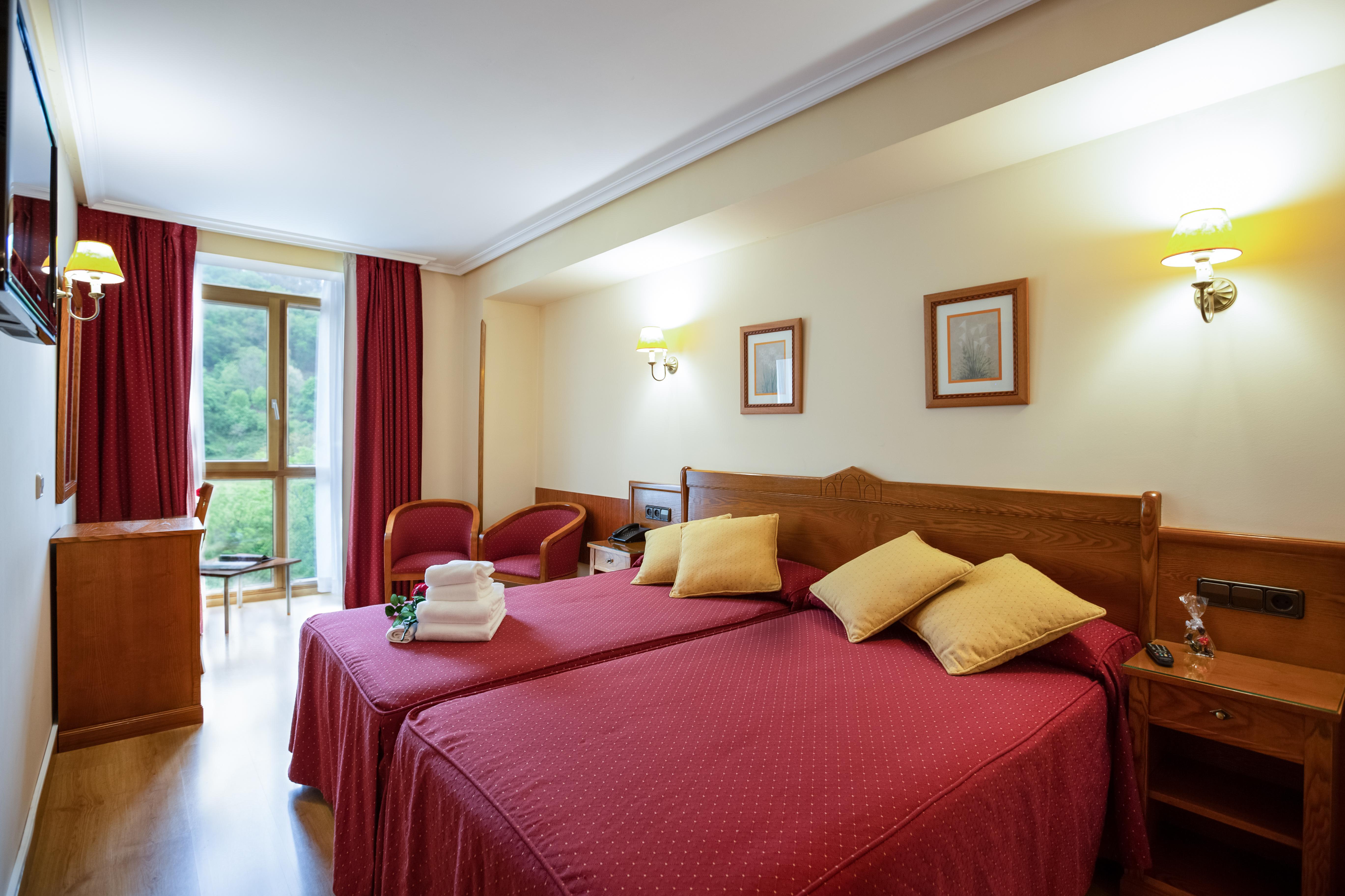 Hotel Ciudad Onís Dış mekan fotoğraf