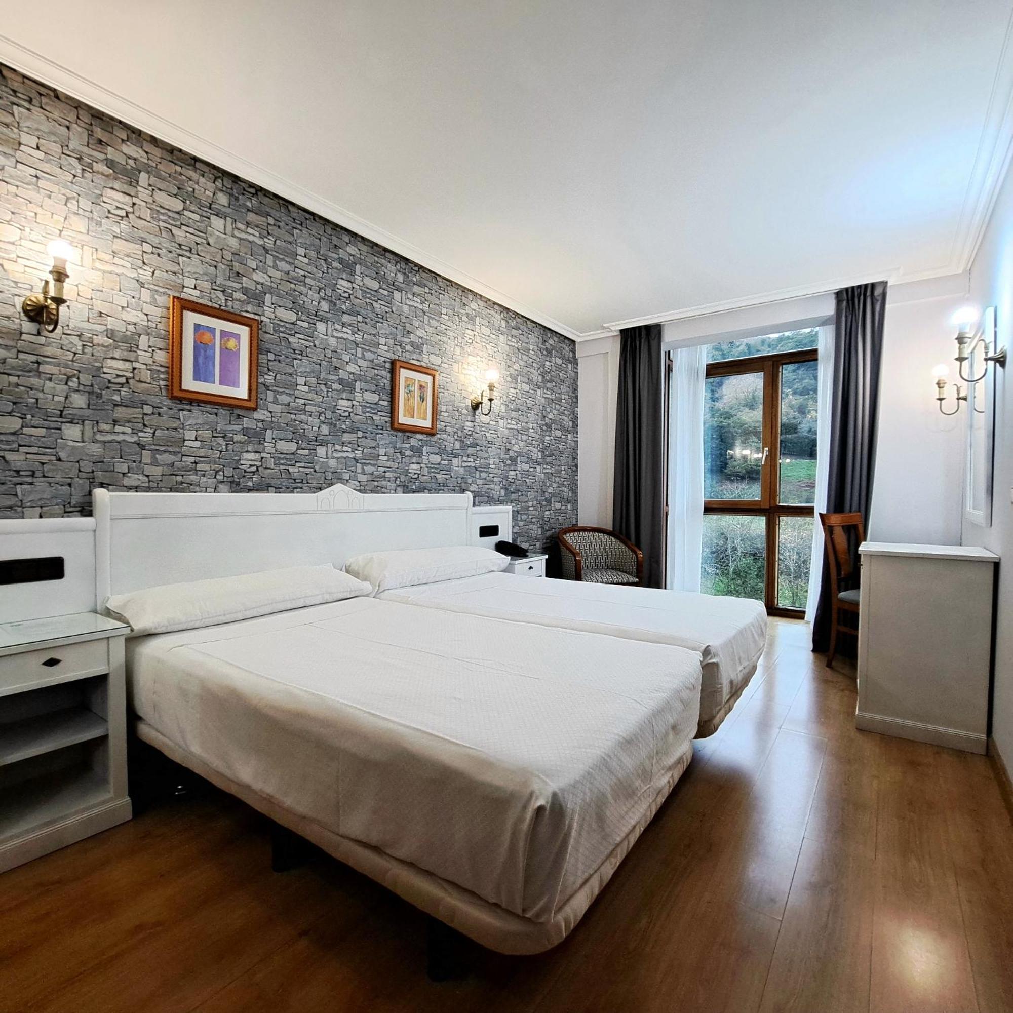 Hotel Ciudad Onís Dış mekan fotoğraf